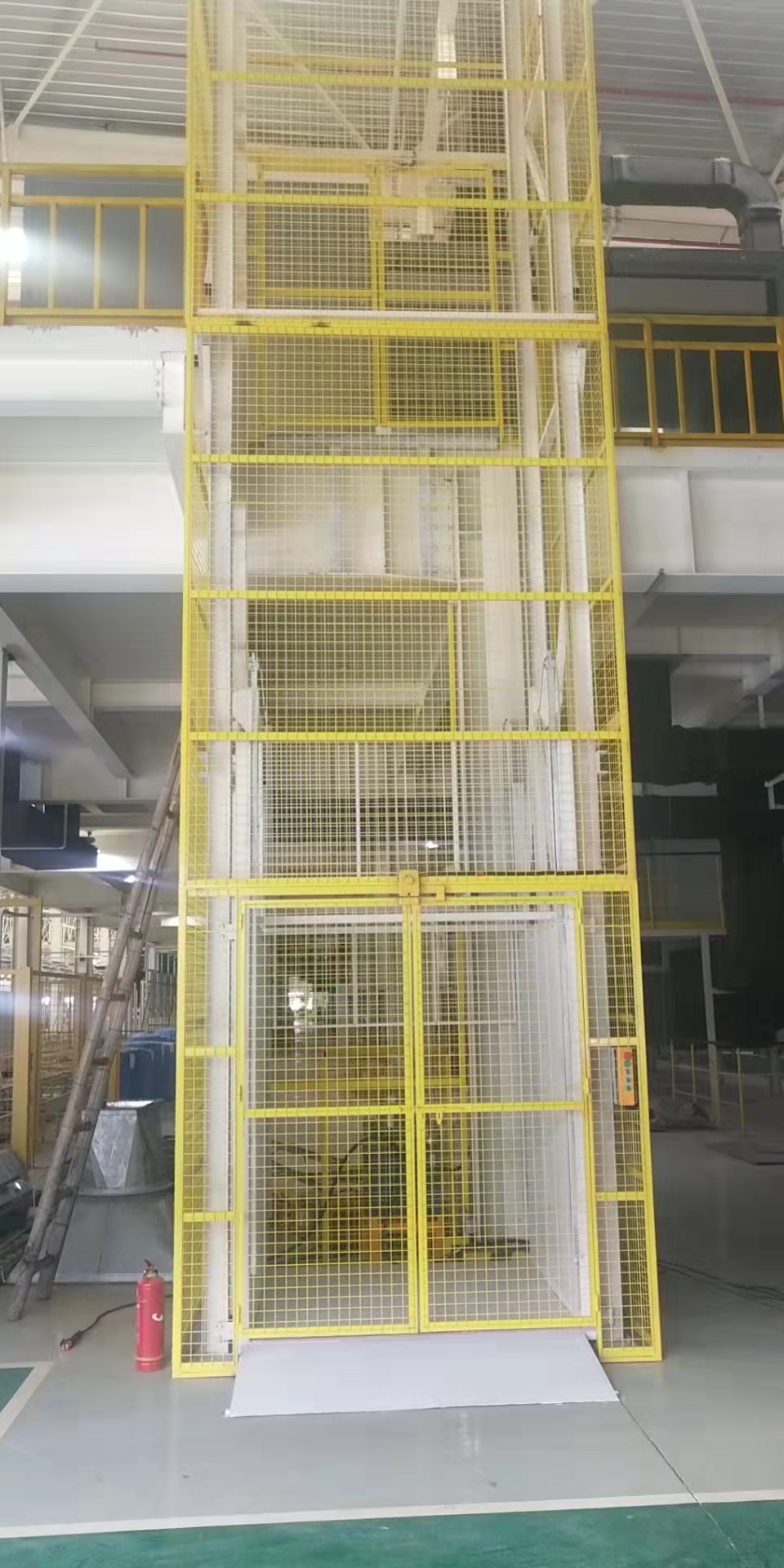 直頂式起落平臺(圖1)